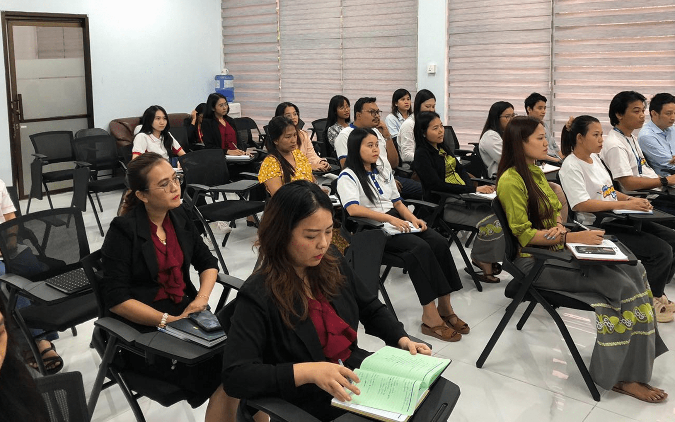 ဝန်ထမ်းများထောက်ပံ့ 3 Young Group Prioritizes Employee Well-being